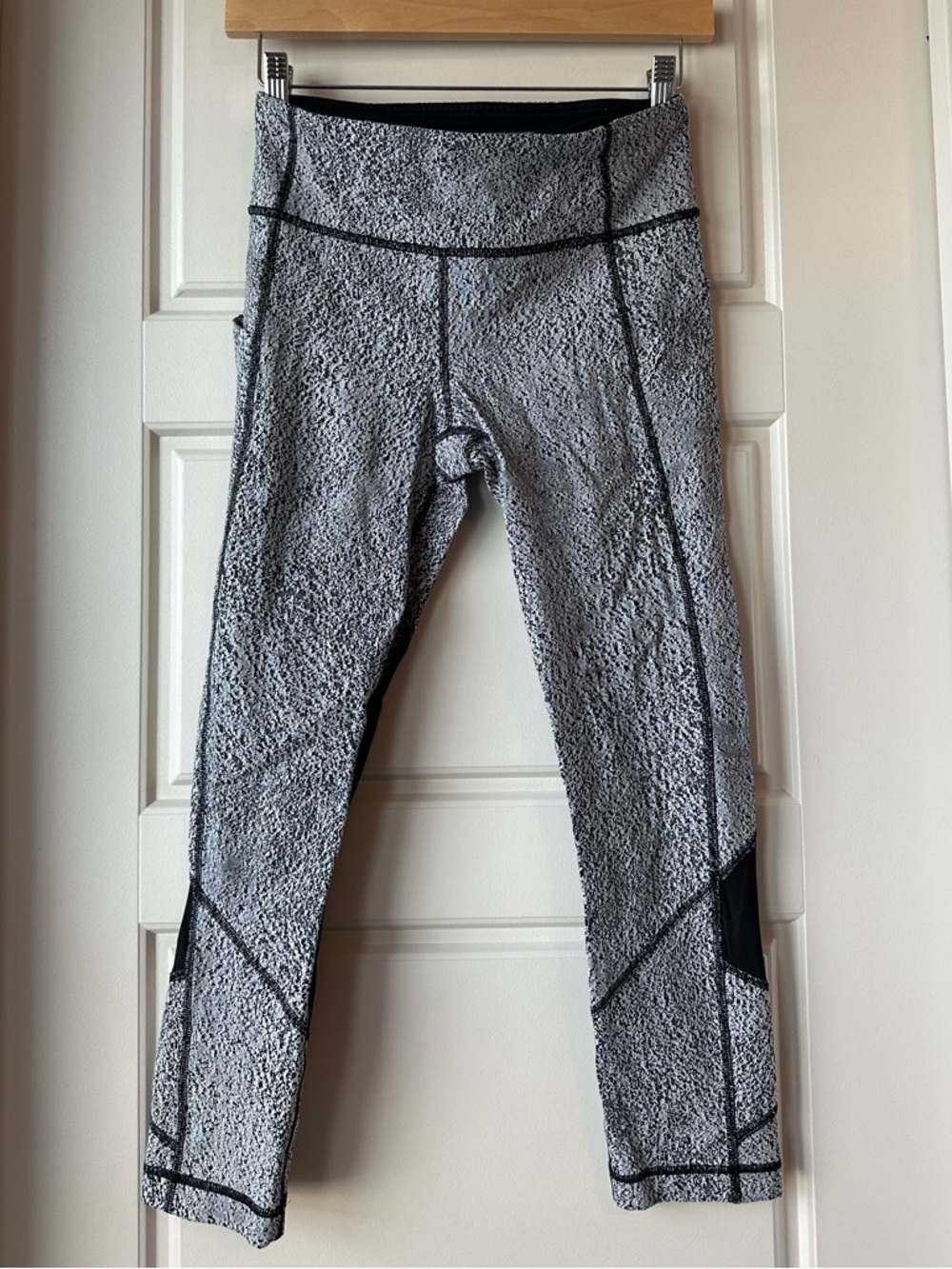Lulu Lemon Mesh Capri Leggings with  Pocket